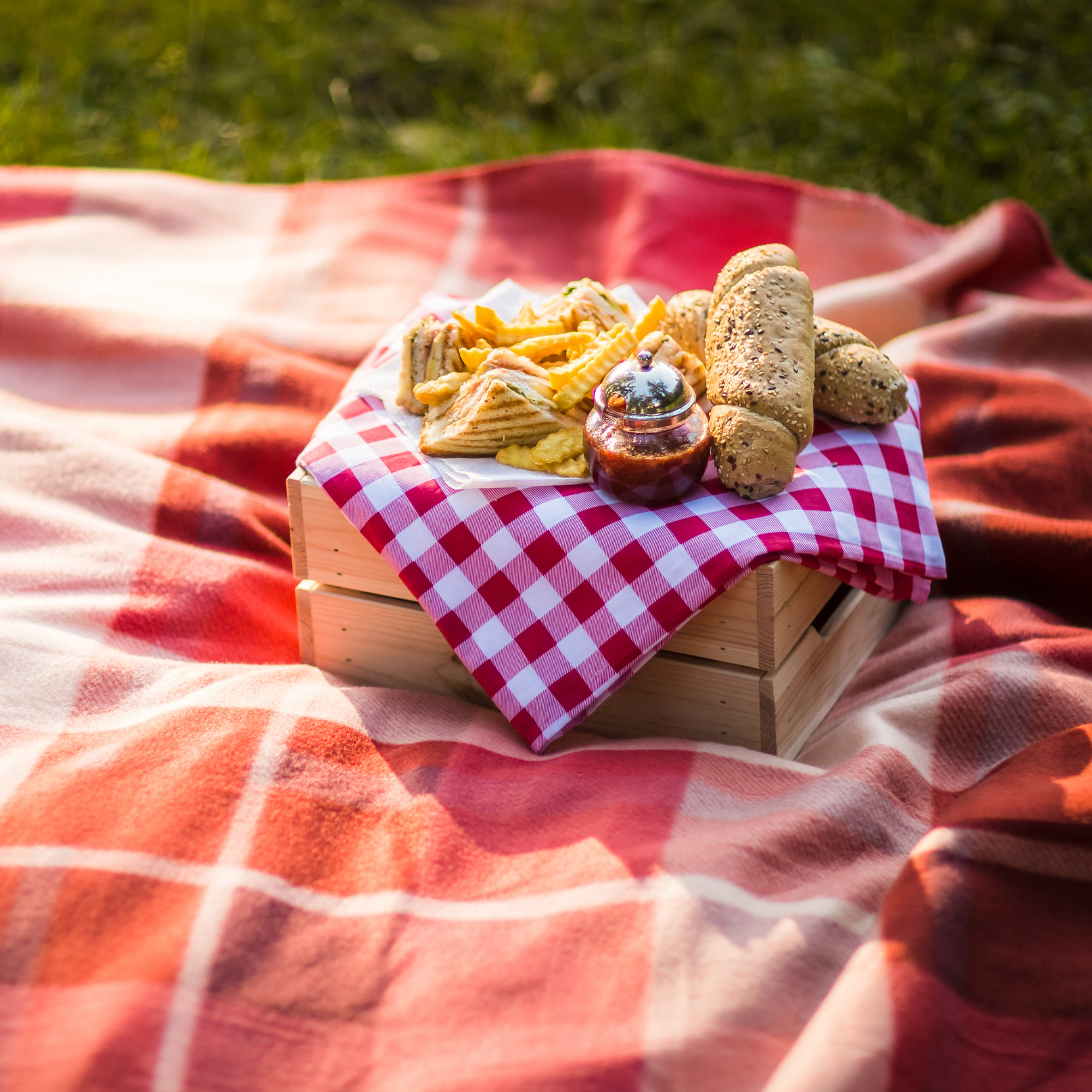 20 Popular Picnic Foods (according to AI)